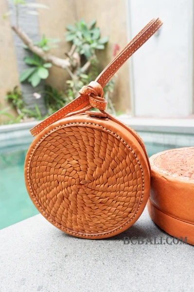 leather-circle-bag (2).jpg