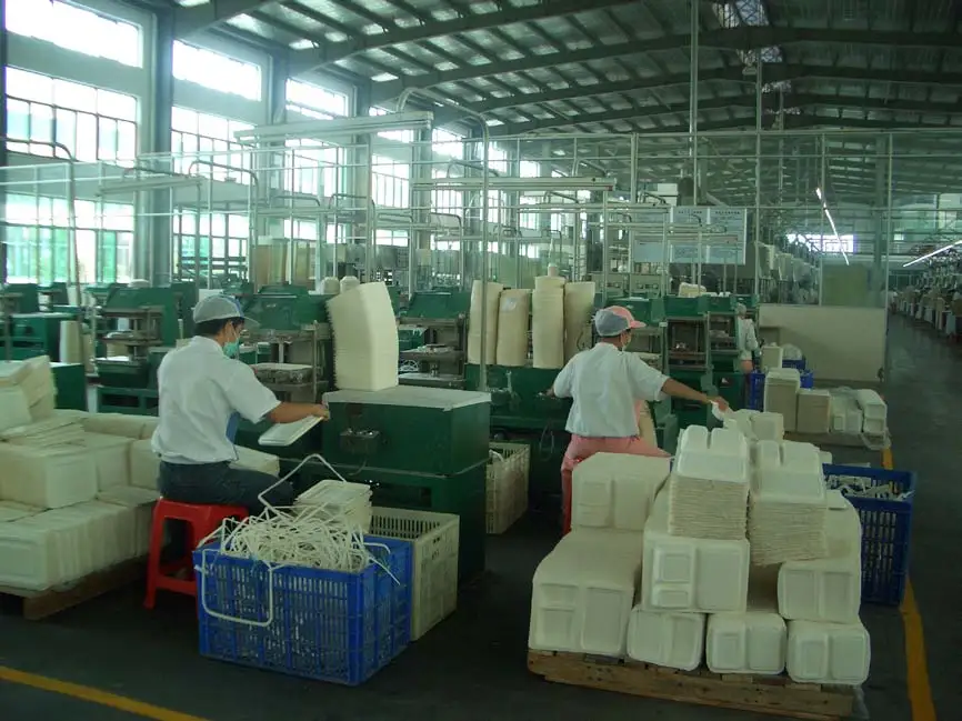 Edge cutting for the bagasse pulp plates