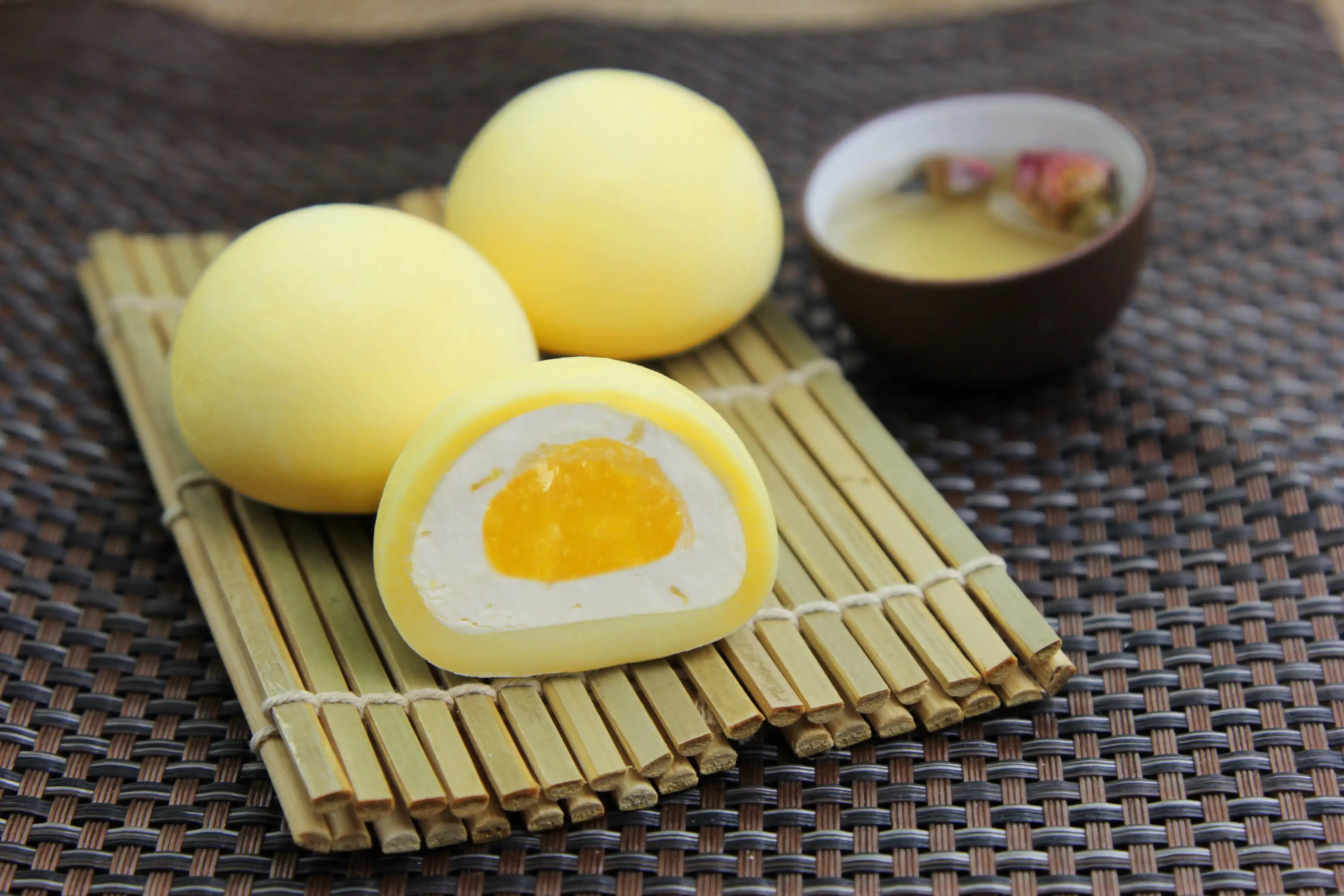 halal asian dessert frozen rice skin mango mochi daifuku