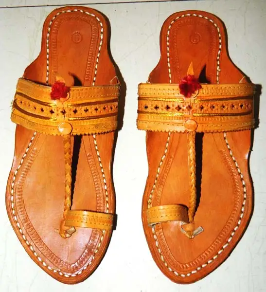 pure kolhapuri chappal