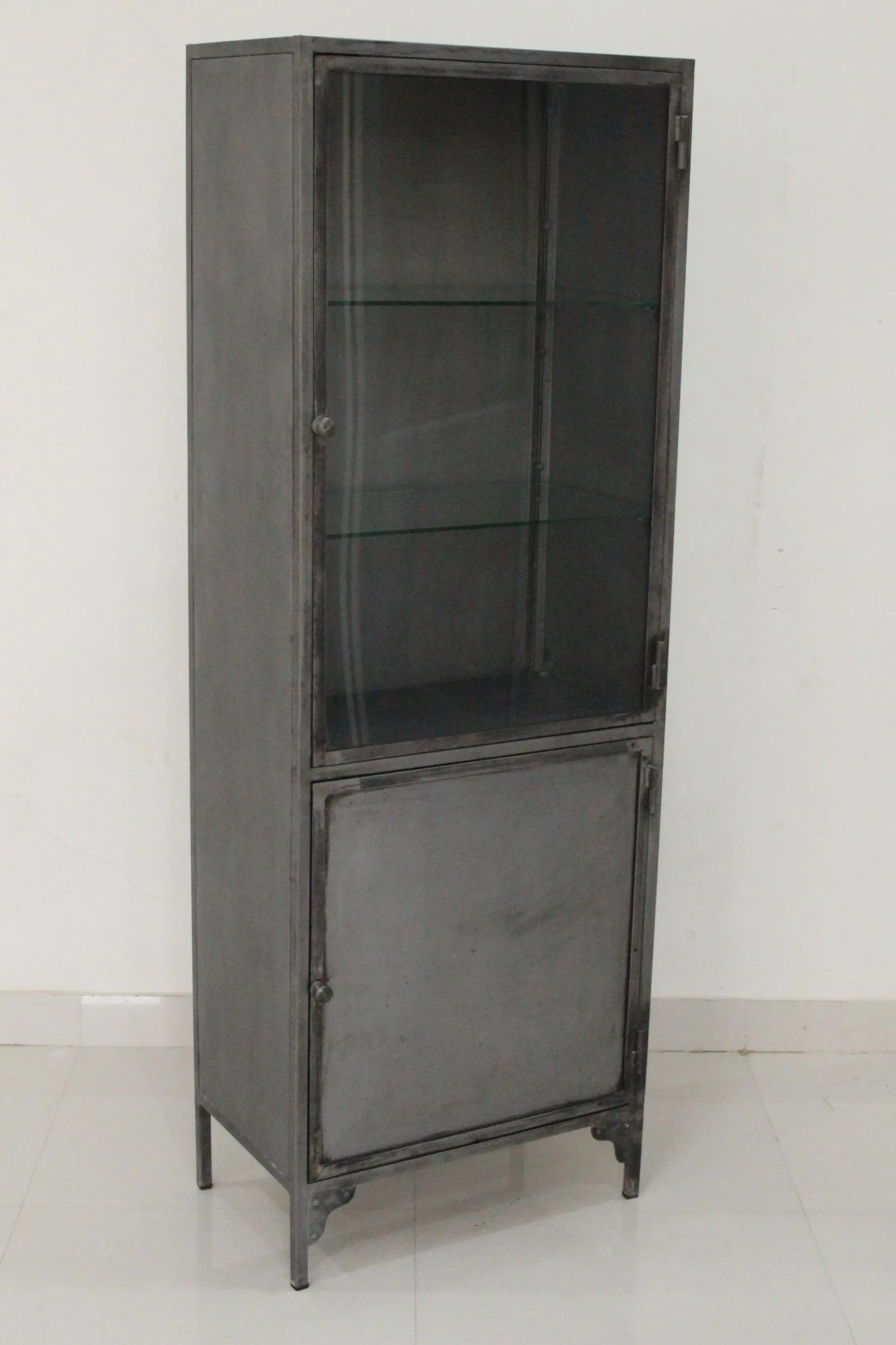 Vintage Industrielle Verre Armoire Jodhpur En Metal Antique Vitrine Detresse Finition Blanche En Verre En Metal Armoire De Stockage Buy Vintage Industrial Glass Cabinet Antique Metal Glass Cabinet Glass Front Storage Cabinet Product