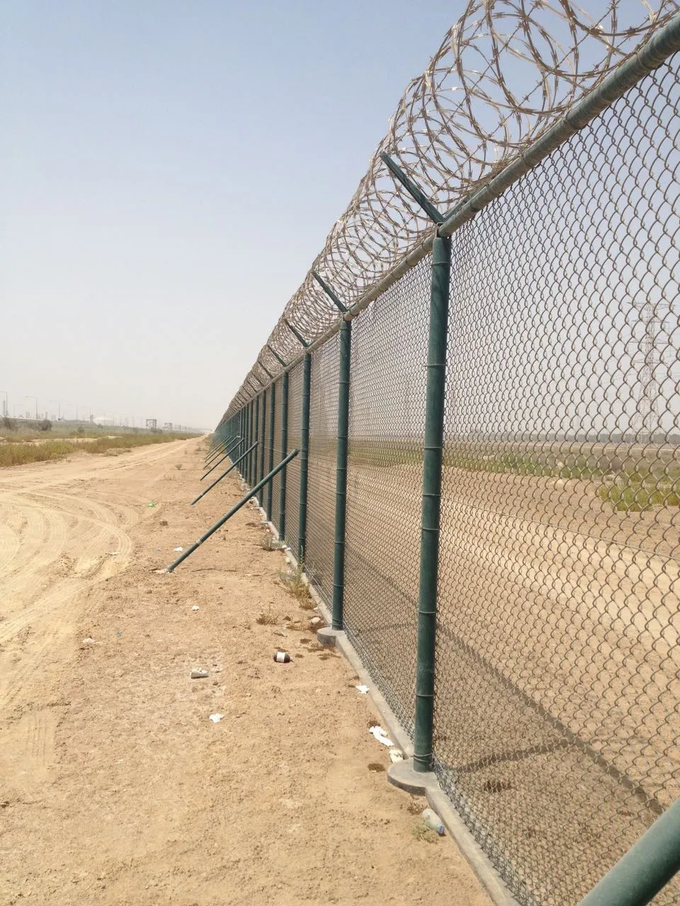 Saudi Hcis Aramco Pvc Coated Chain Link Fence With Post Saudi Hcis Aramco Pvc Coated Chain Link Fence With Post