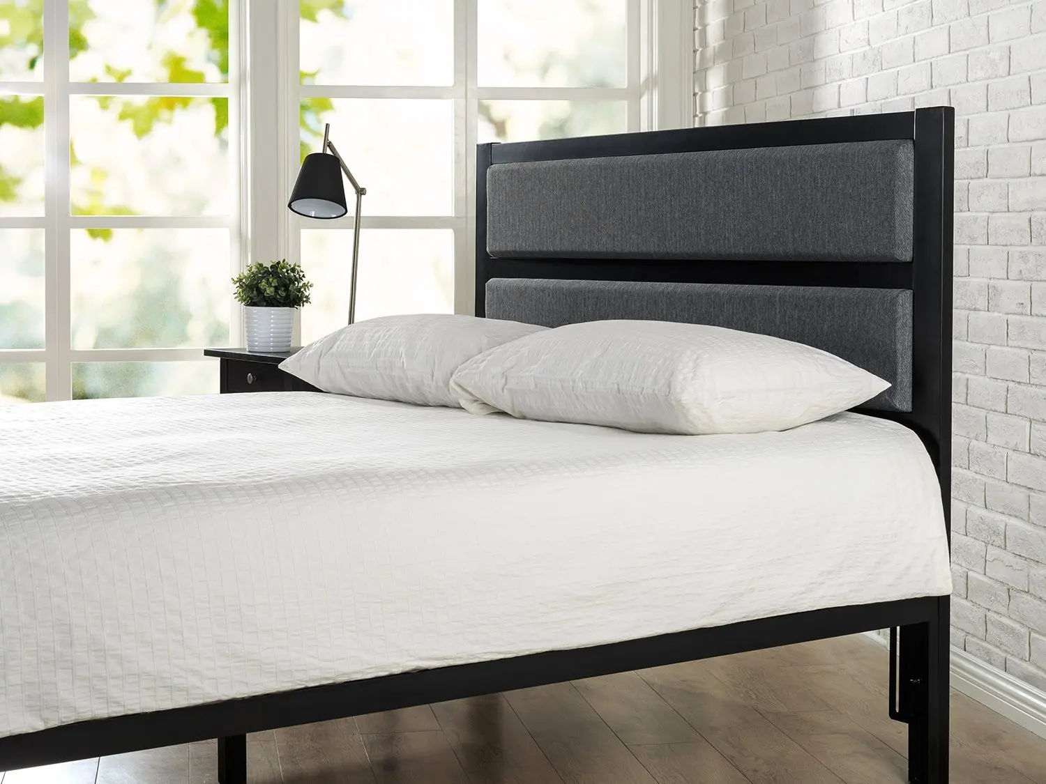 Кровать Pfeiffer Upholstered Bed