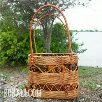 woven straw tote bag