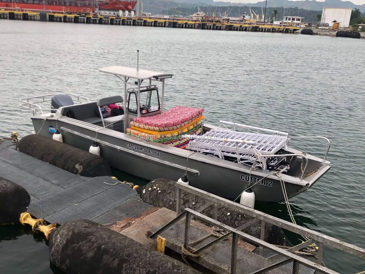 7.9m landing craft loading.jpg