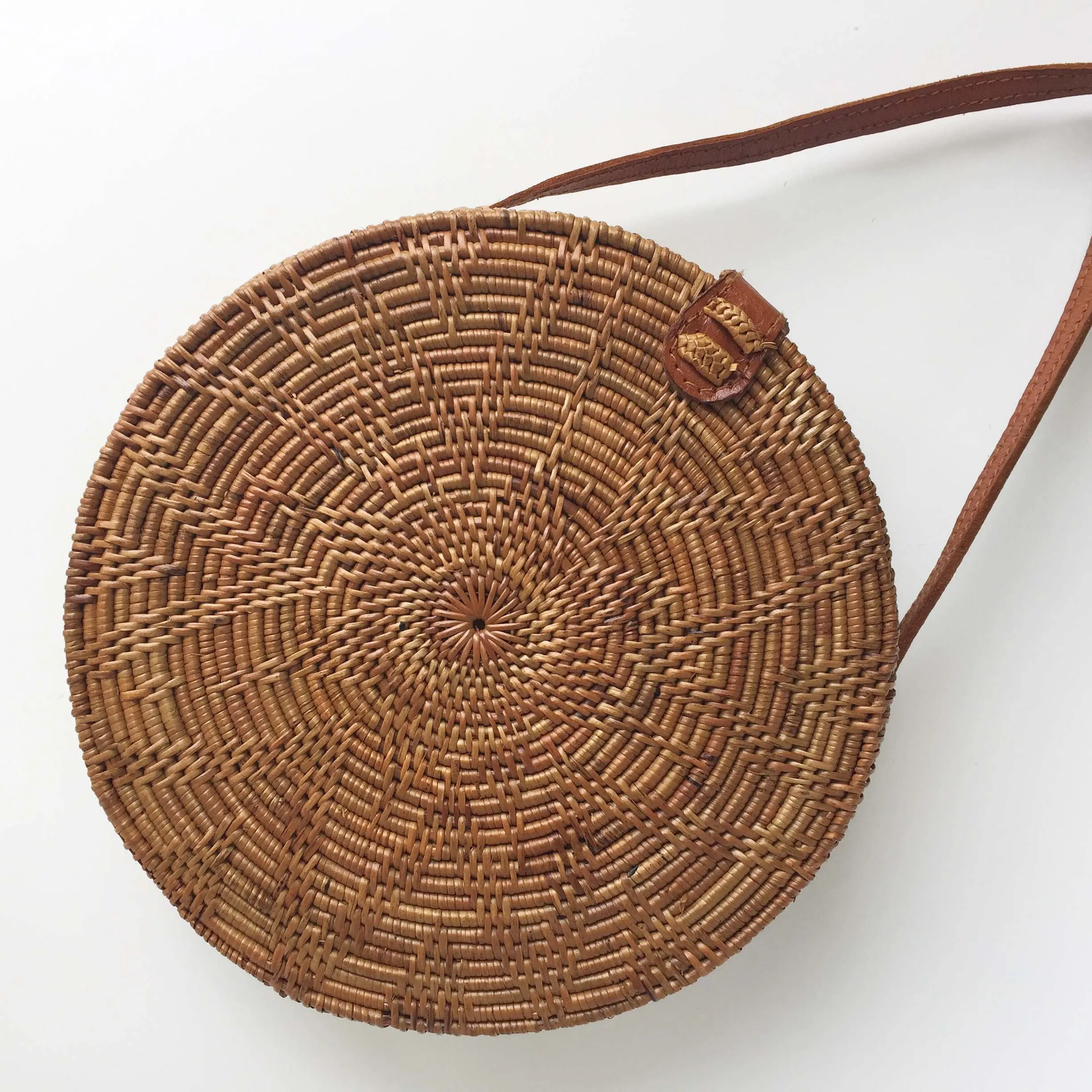 circle woven purse