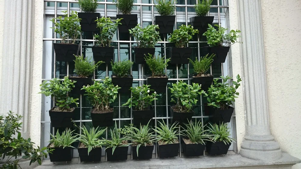 Economical Vertical  Gardens  Vertical  Garden  Hook Pots  