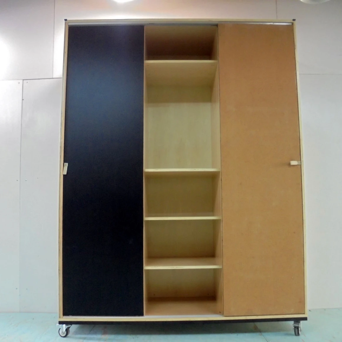 WARDROBE-W-Door-1.jpg