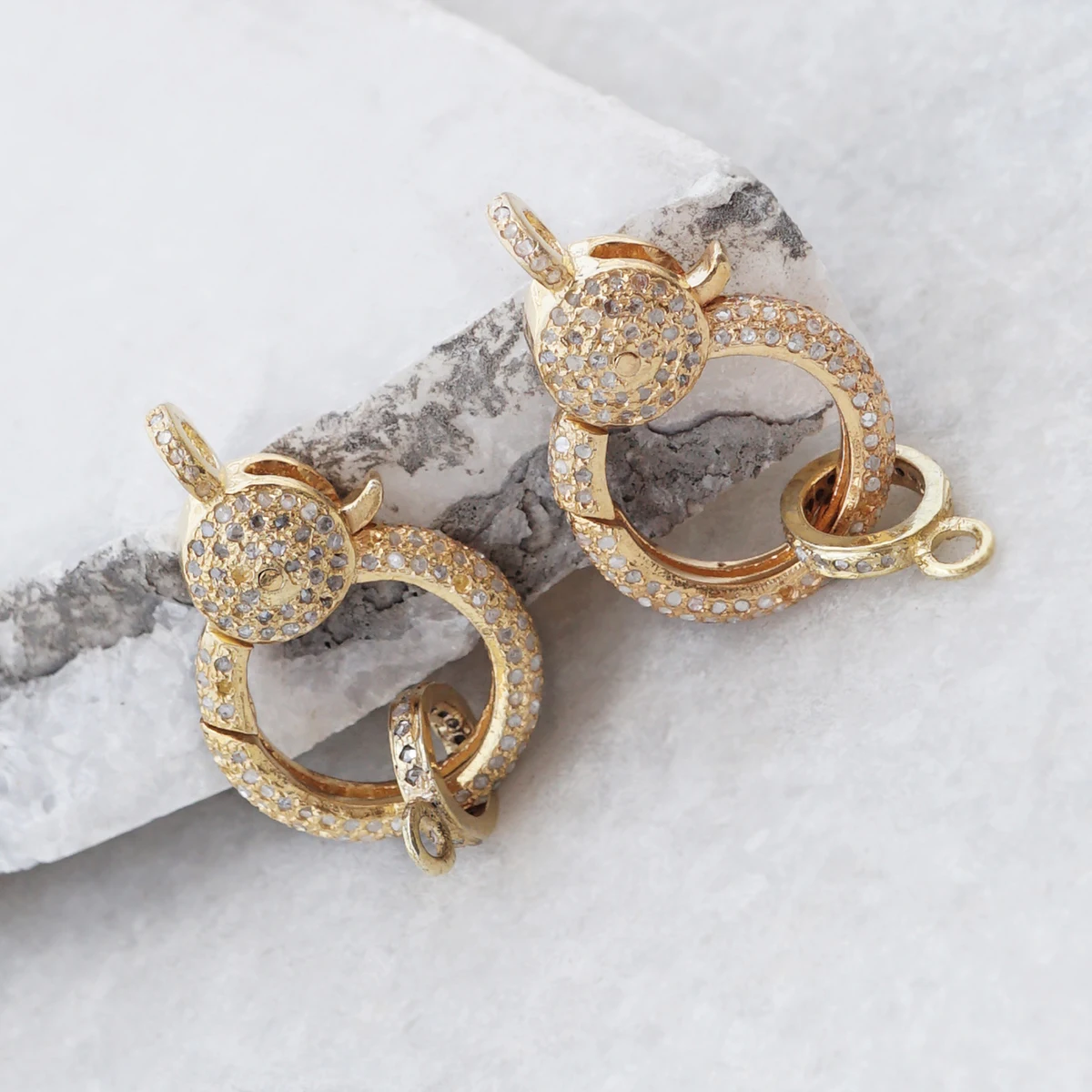 设计师时尚镀金 925 纯银铺路钻石扣发现