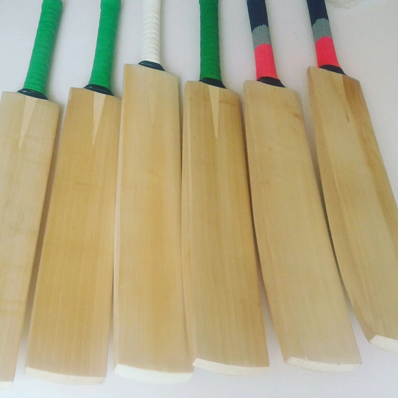 Custom Made Cricket Bats Grade A English Willow Wood Bat Factory