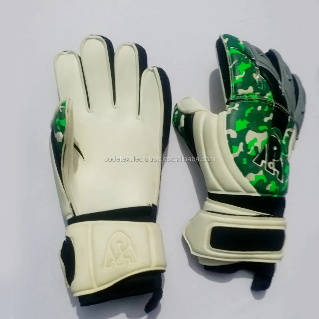 4mm Professional Latex Goalkeeper Gloves / Soccer Goalkeeper / German