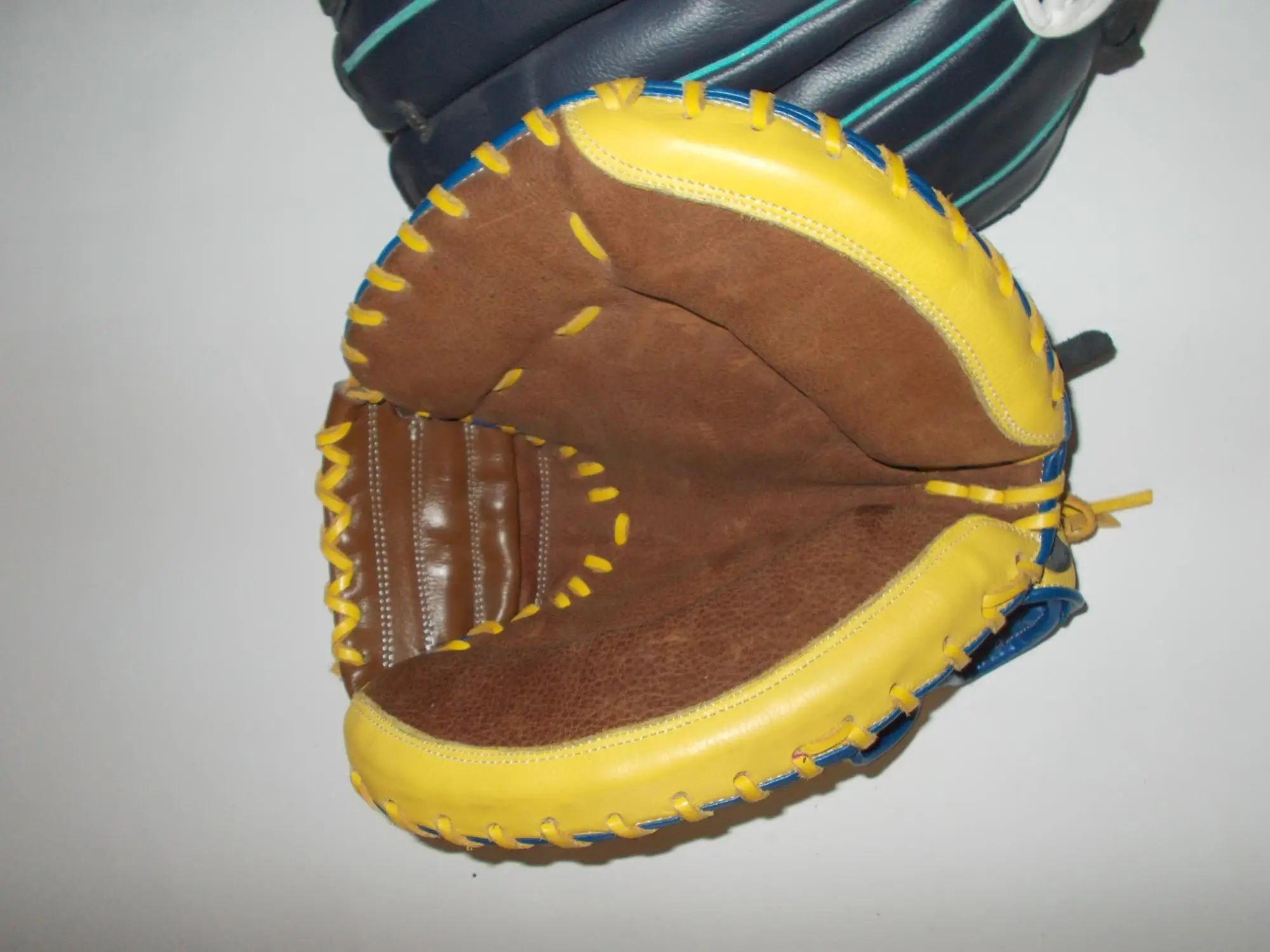 Custom Genuine Leather Baseball Catching Gloves Manufacture/genuine