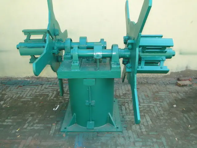 T-shaped keel automatic main bone forming machine