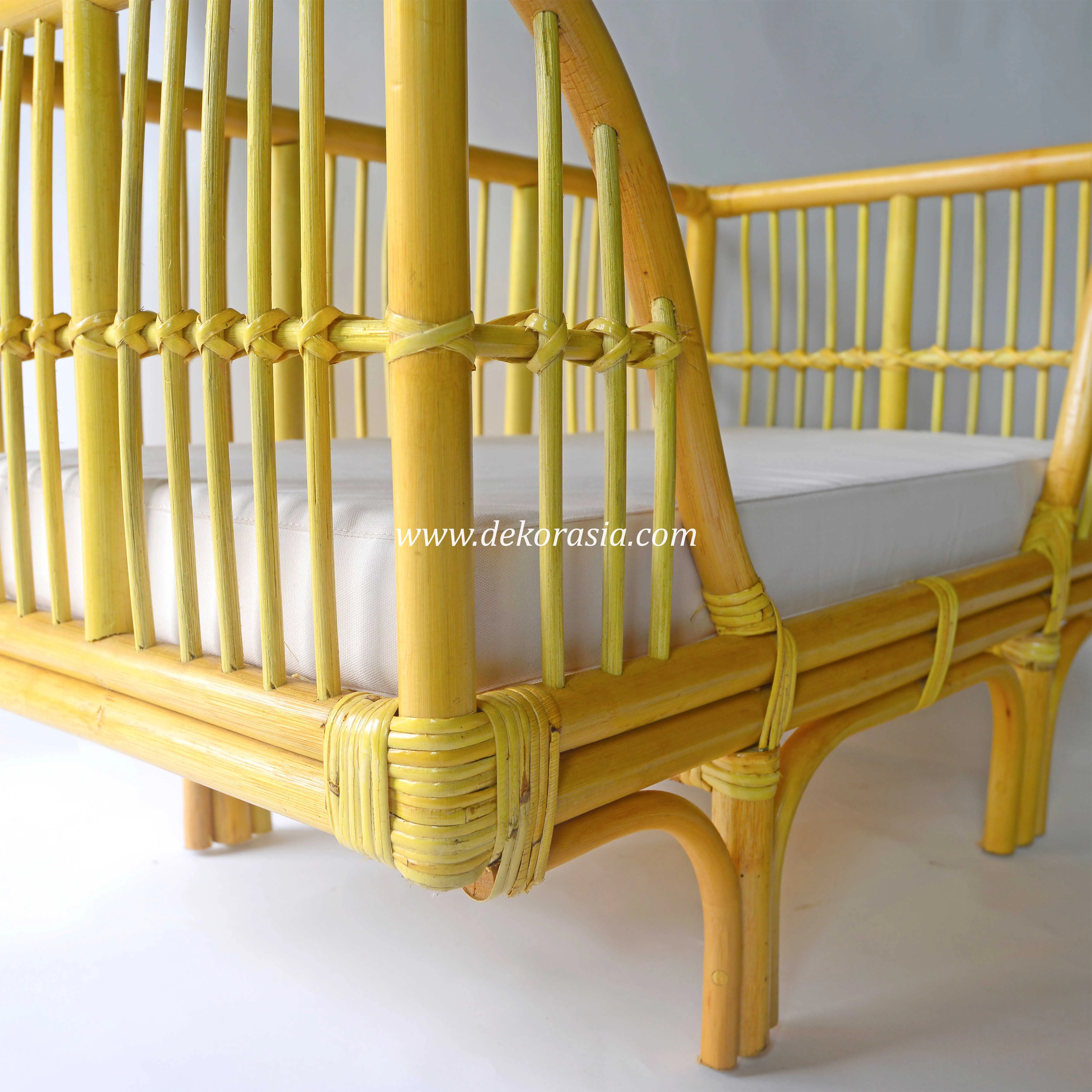 Natural Rattan Pet Beds with Soft Cushion for Cat and Dog Rattan Pet