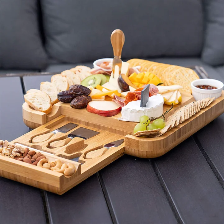 Board set. Smirly Cheese Board. Бамбуковая круглая доска для сыра. Smirly Bamboo Cheese Board. Еда на круглой доске.