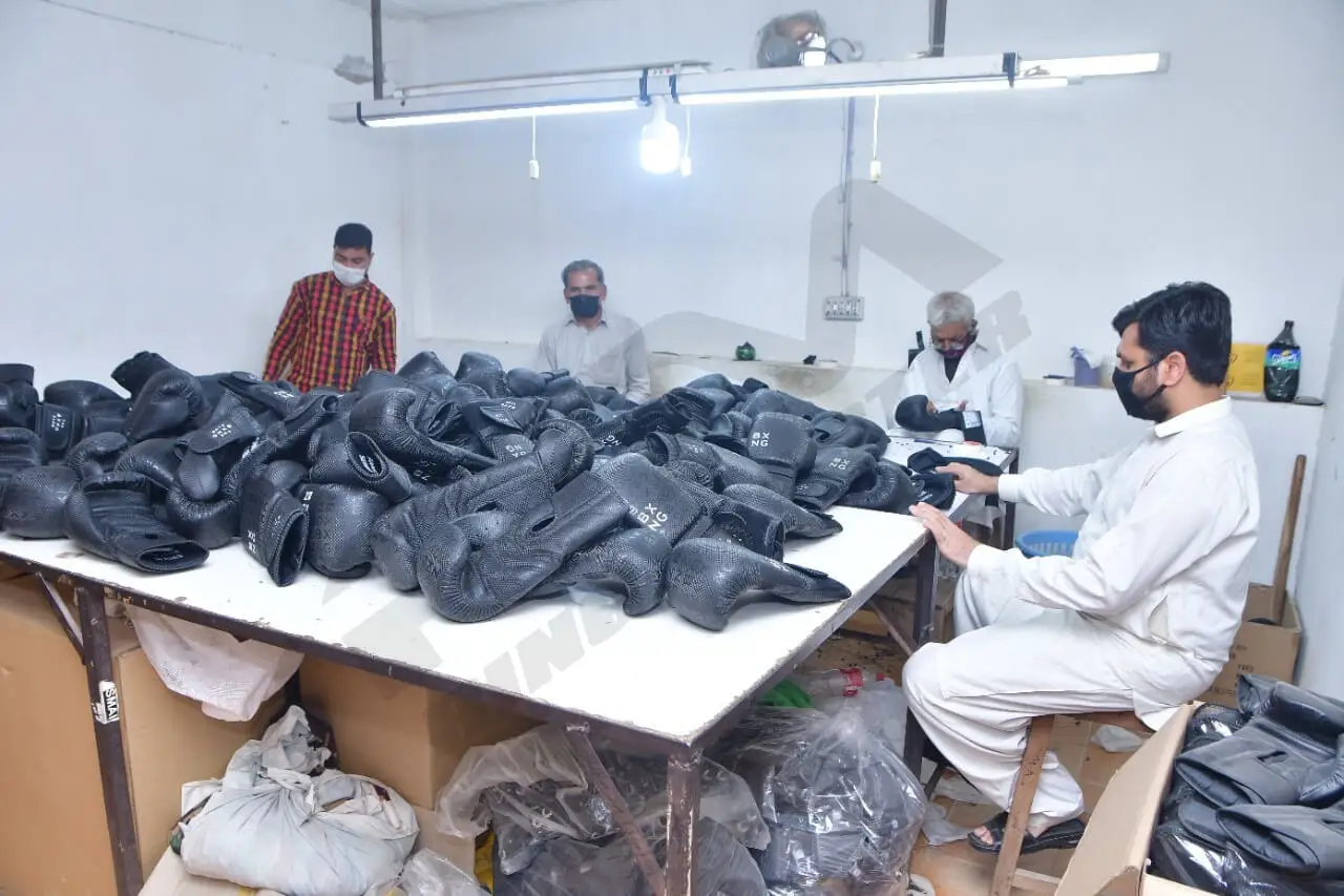 Premium Series Segmented Cuff Boxing Gloves Black/red Ballistic Leather