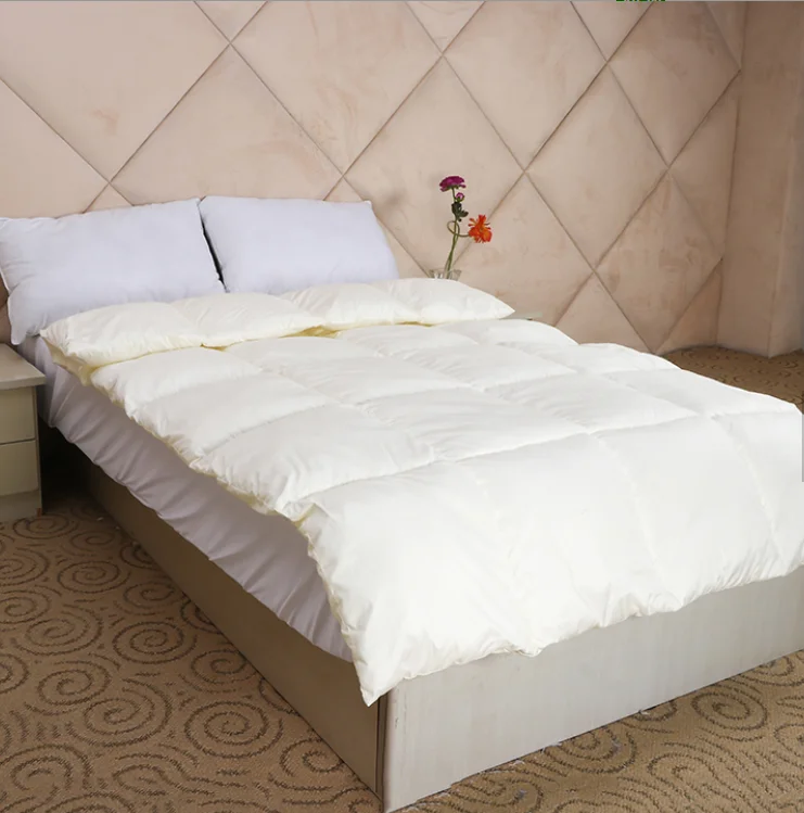 Vietnam Professional Quilt Queen Size Knitted Polyester/cotton Bed Bug