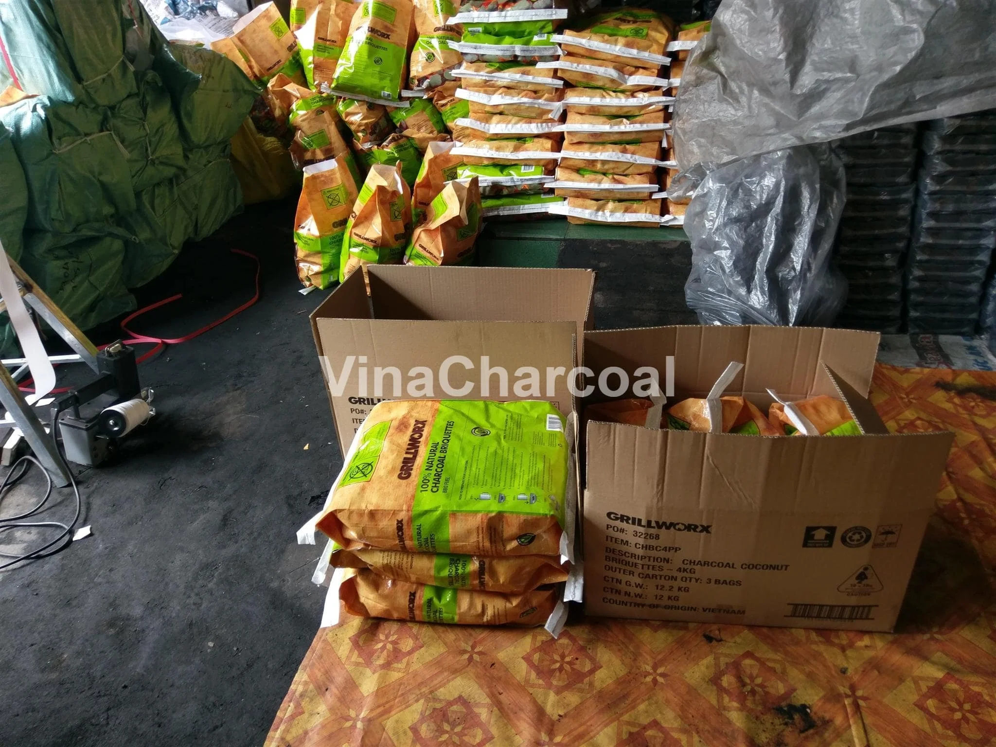 Cheap Price Per Ton Hardwood Charcoal/ Coconut Charcoal/ Sawdust
