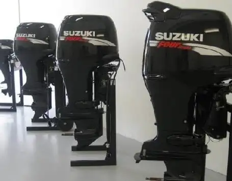 Моторы сузуки б у. Мотор Лодочный Suzuki four stroke 2,5. Лодочный мотор Сузуки 150. Сузуки 300 Лодочный мотор. Мотор Сузуки 140.