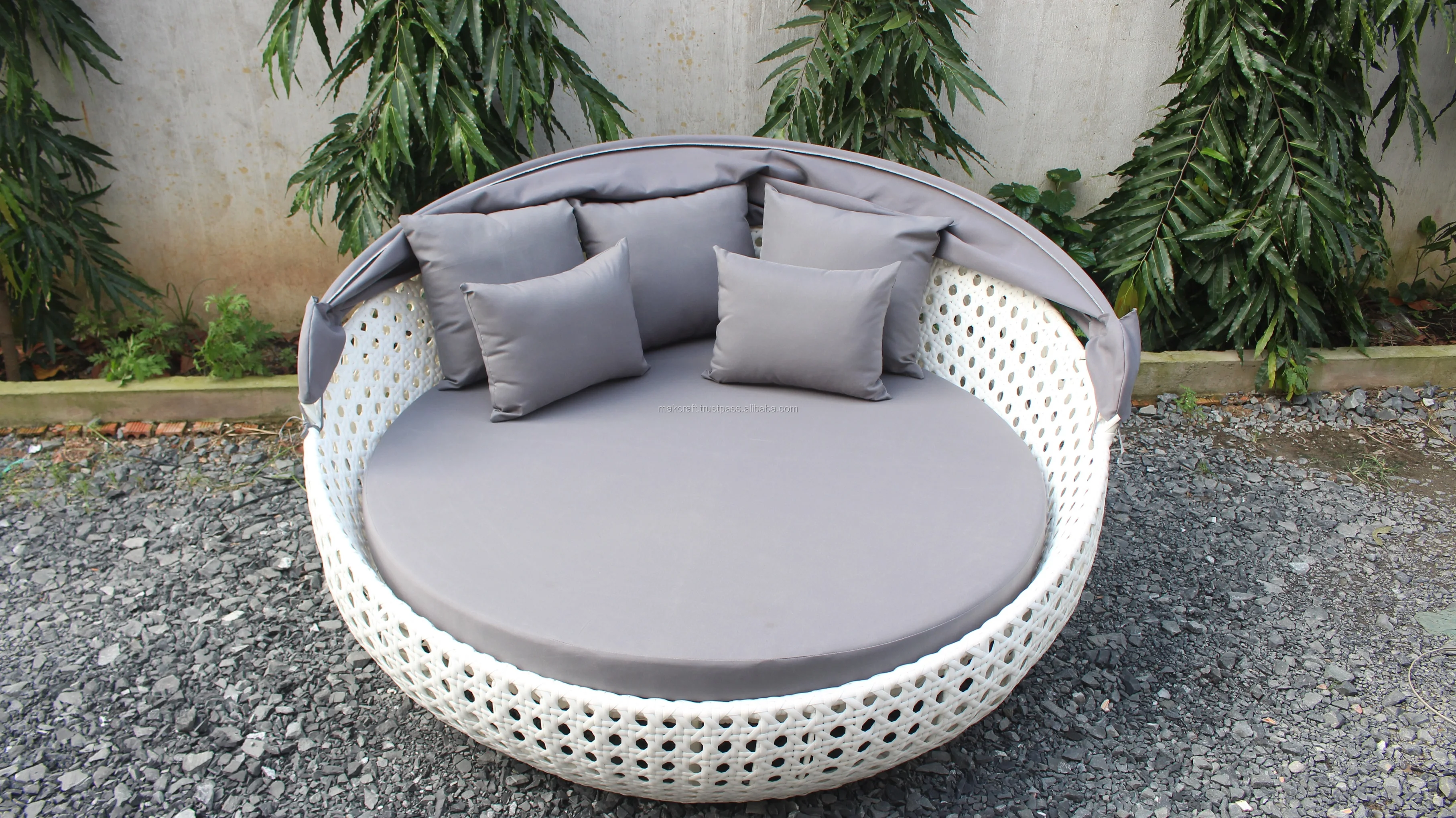 2019 best selling polyethylene rattan wicker round sunbed