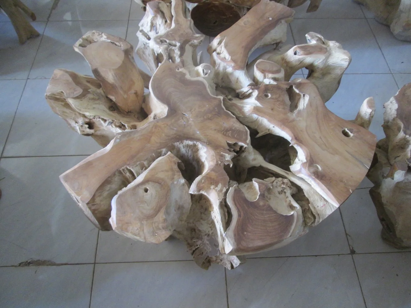 Kopi Akar Jati - Teak Root Coffee Table Round Shape