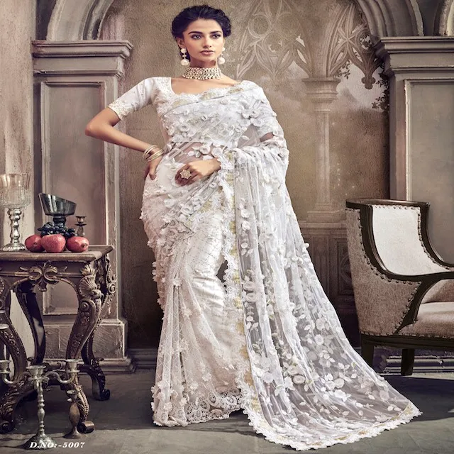 印度婚礼 maharani 风格优雅新娘和新娘女仆印度服装莎丽的集合